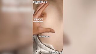 Lén móc lồn mà bị thg bạn thân phát hiện nó đè ra chịch luôn