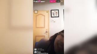 Teen live show hàng và đồ chơi tình dục