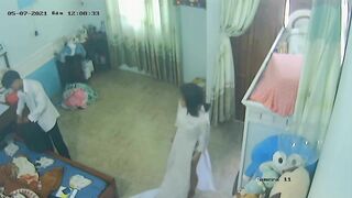 Hack cam hai chị em