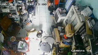 Hack cam cặp vợ chồng đị nhau giữa quán