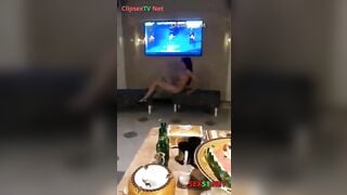 Thác Loạn, Sếp lớn book NV Karaoke Djt nhau khẩu dâm trên bàn