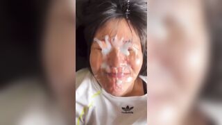 Không giám địt vì nhỏ tuổi thì mình sóc lọ bắn tinh đầy mắt cho sướng
