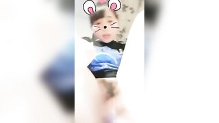 Cận cảnh cái lồn siêu non của em gái Loli mới lớn này