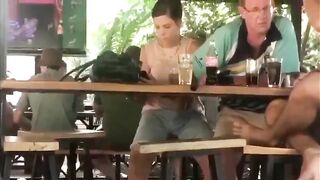 Móc lồn người yêu giữa chốn đông người