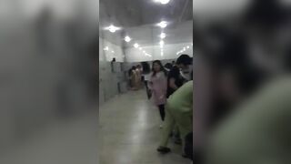 Quay lén phòng thay đồ công cộng