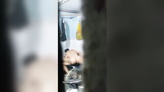Quay lén phòng trọ bên cạnh