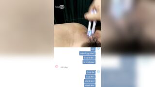 gặp em dâm trên mini chat chơi hẳn 2 cái bàn chải