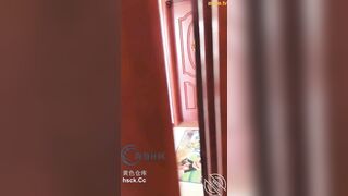 Quay lén thằng bạn làm tình với bạn gái của nó