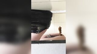 Quay lén gái xinh đi ỉa