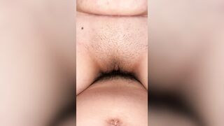 Vk đi sinh em bé , về nhà lấy đồ ăn mẹ vk kêu vào phòng