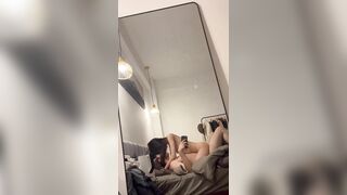 Lén quay hôm hái đào làm kỷ niệm