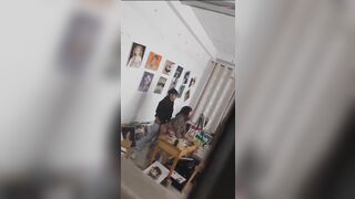 Quay lén 2 đứa bạn thân lén địt nhau trong phòng vẽ tranh bắn tinh đầy lồn