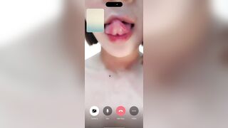 Em gái mới lớn gọi cam cho ny xem lồn rồi móc