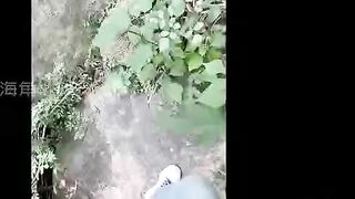 Loạn luân anh em họ địt nhau ngoài suối