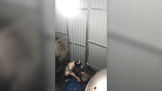 Quay lén e hàng xóm tắm bị phát hiện