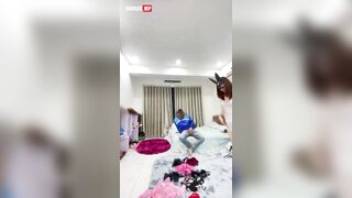 Đang tắm mà Bee giao hàng, Chị MB nứng ga djt sexy chịch lút cán
