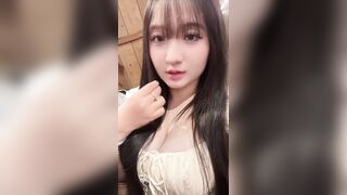 em gái 2k5 vú bự