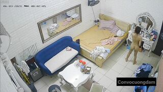 Quay lén 3 chị em thuê chung phòng trọ 6
