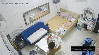 Quay lén 3 chị em thuê chung phòng trọ 6