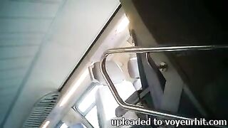 Sục trên xe bus cho các cô gái xem P1