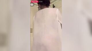 Siêu phẩm cô trang siêu 3 vòng tắm rửa khoe hàng trên live