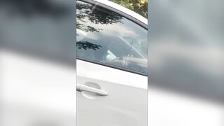Xe cộ hôm nay chả hiểu sao đánh lái mãi mà k chạy cứ giật giật