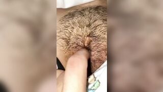 Em gái họ lên chơi ở lại đang ngủ thì bị anh họ vào móc lồn sướng chảy nước