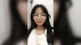 Tranh thủ thủ dâm ngay kí túc xá của b học