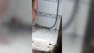 Quay lén chị gái