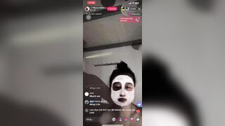 Idol chơi lớn vừa tắm vừa live