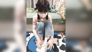 Em gái đến tháng nứng lồn quá cởi đồ thủ dâm luôn