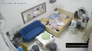 Quay lén 3 chị em thuê chung phòng trọ 10