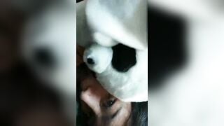 Bắt em gái hàng xóm mới lớn bú cặc rồi móc lồn mới cho mượn điện thoại chơi game