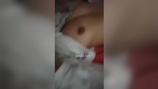 Em gái mới lớn tập tành quay sấy thủ dâm