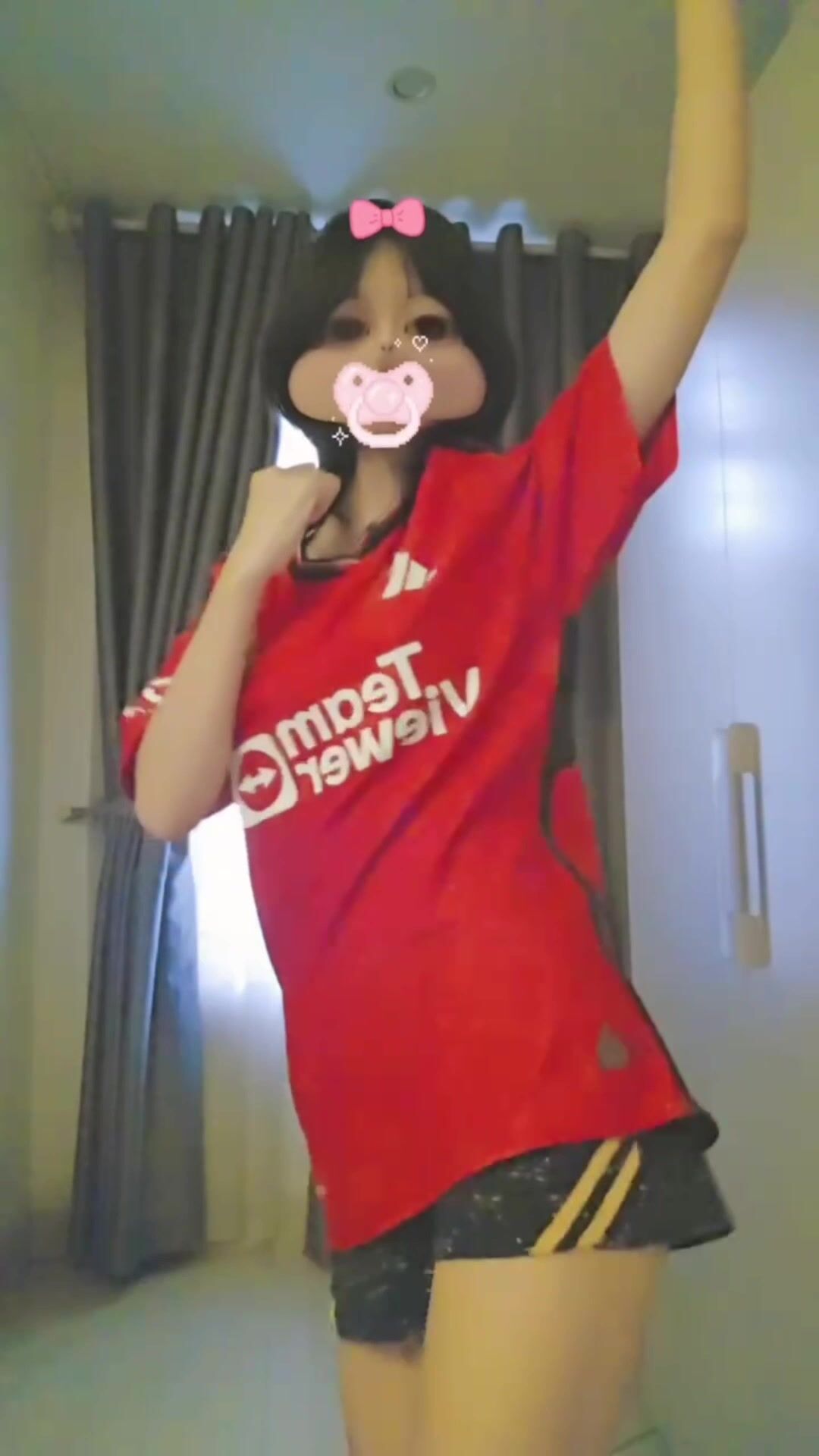 Em gái nhảy trend Tiktok