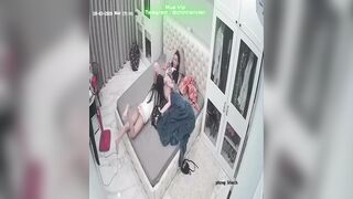 Hack Camera Con Gái Cạo Lông Lồn Cho Mẹ