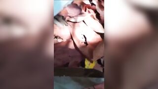 Anh trai hàng xom đưa em học sinh gần nhà lên đồi bắt em nó bú cặc địt vào lồn ngon