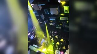 Mấy em nhân viên quán hát dâm đãng vú to lồn múp