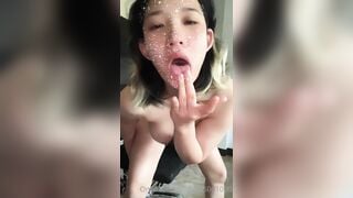 Onlyfan 3011. E chubby dâm đãng xoa vú móc lồn thủ dâm bắn nước tung tóe