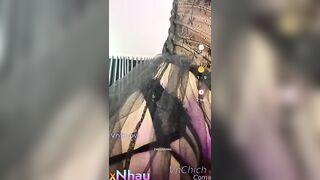 Em gái xinh live stream thủ dâm