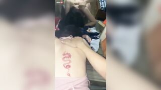 Con bạn Đi chs ko mặc quần lót, Nứng lồn gạ thg bạn vào KS Djt nhau