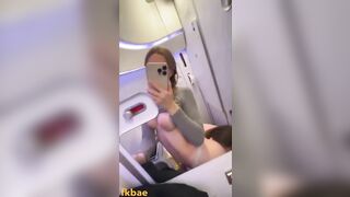 Mới ỉa xong mà con bạn nó đòi Ngửi đít
