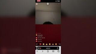 thanh niên show vú ny trên ome