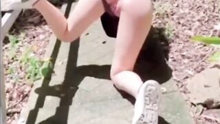 Độc lạ, Đi phượt mà nứng lồn, Teen HS đái Móc lồn bắn nước giữa đường