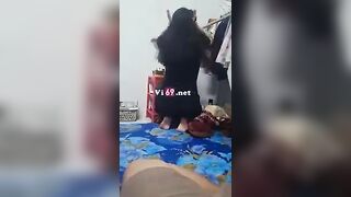 Mua Trà Sữa đến nhà con bạn Nó cho djt, Tưởng đùa mà djt nhau thật