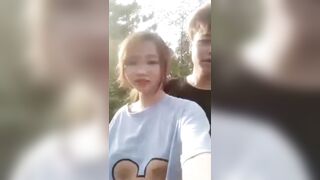 Gái hư chủ động rủ mấy thằng bạn ra sau trường địt public, 1 mình em cân hết