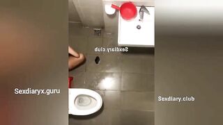 Đặt máy quay trộm chị gái tắm móc lồn thủ dâm