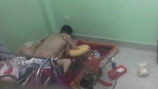 Dẫn gái về phòng trọ địt bị hàng xóm quay lén
