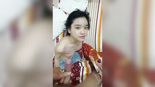 Bảo ngậm là phải ngậm, em sgbb 2k8 này ngoan quá