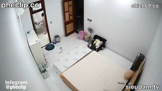 MBBG cô đơn ở nhà ko thích mặc quần áo gì